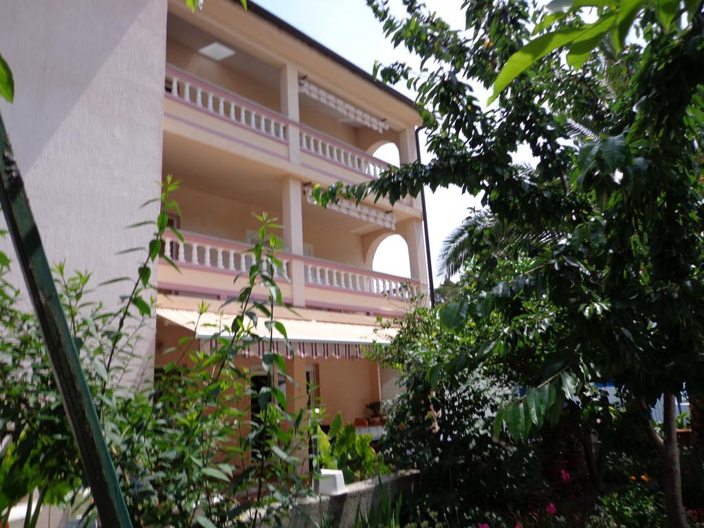 Apartments Nada Mundanije Ngoại thất bức ảnh